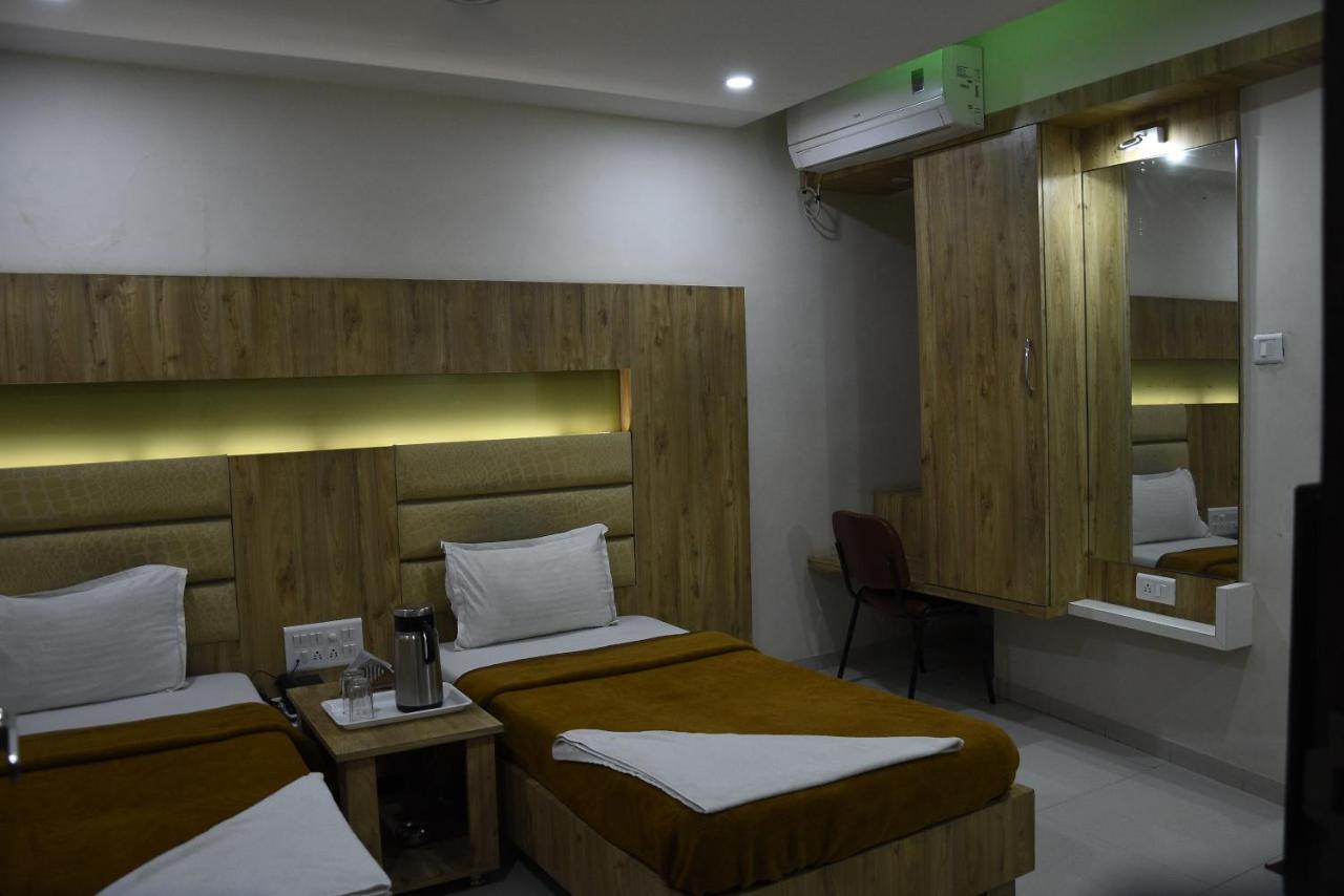 Midtown Hotel Ahmedabad Exterior photo