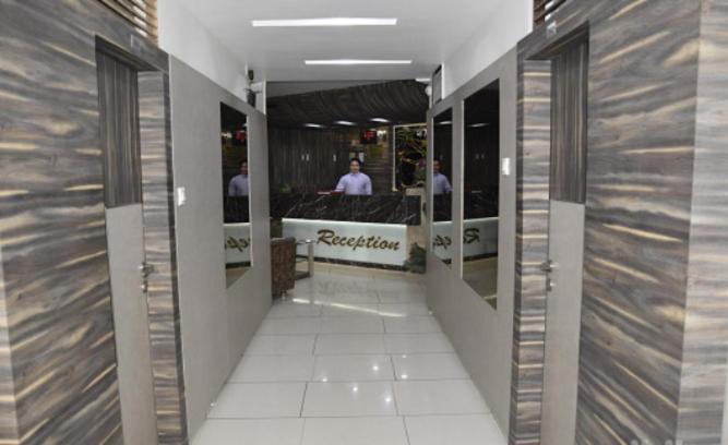 Midtown Hotel Ahmedabad Exterior photo